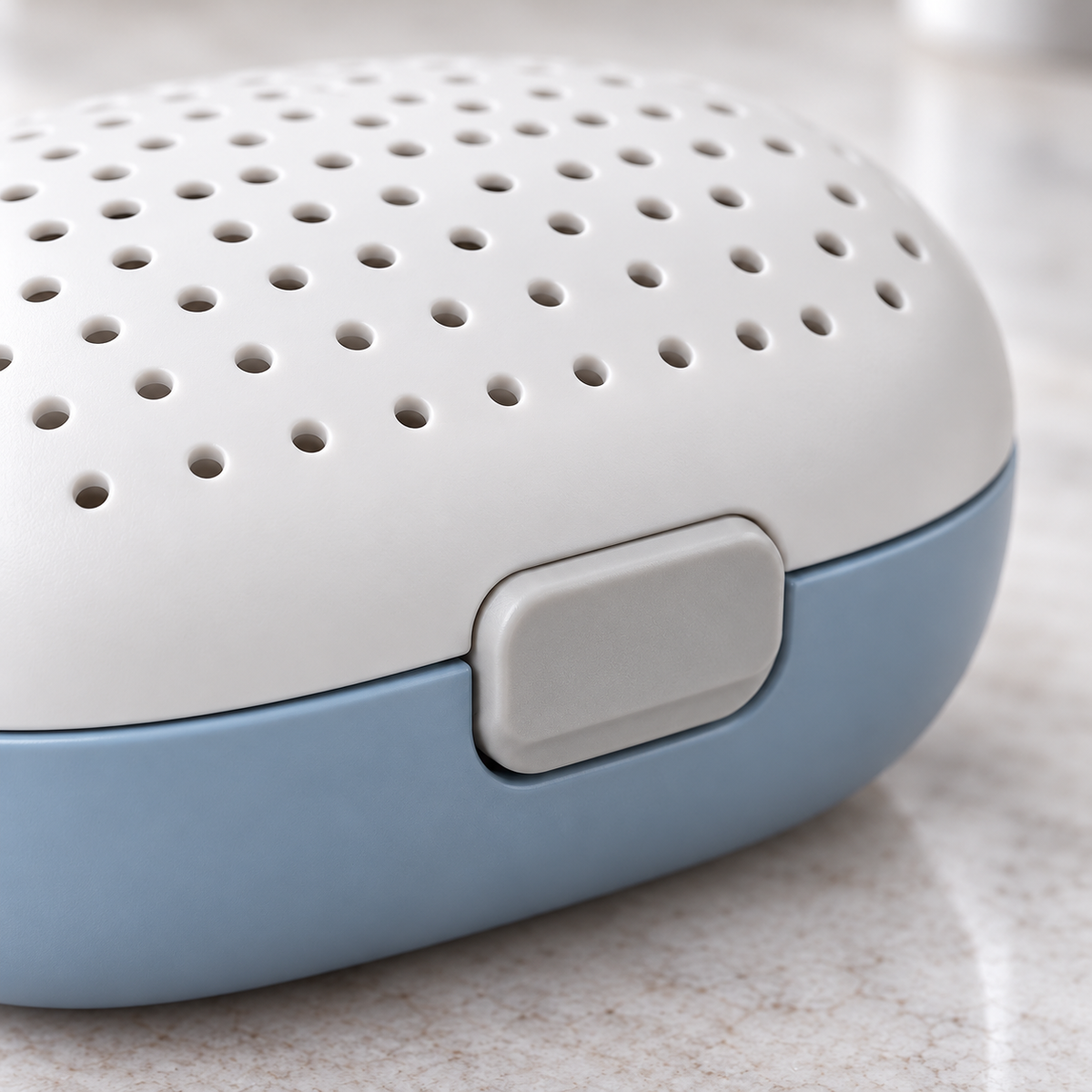 Nuvessaro Ventilated Makeup Sponge Travel Case